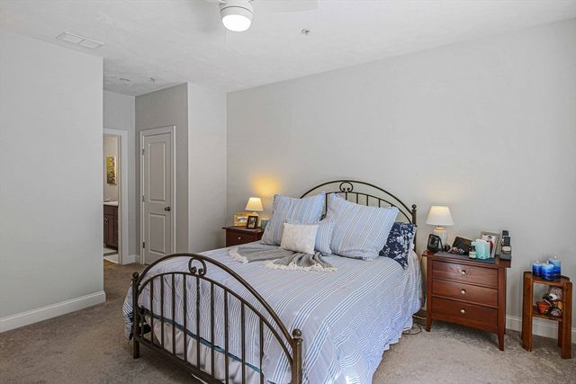 831 Ledgewood Way 831, Clinton, MA 01510