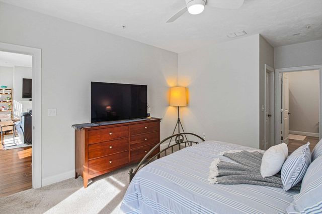 831 Ledgewood Way 831, Clinton, MA 01510