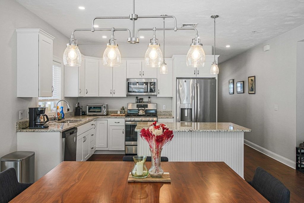 831 Ledgewood Way 831, Clinton, MA 01510