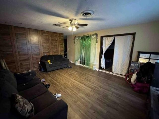 1221 Anderson, Leesville, LA 71446