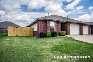 929-931 Kensington Drive, Centerton, AR 72719
