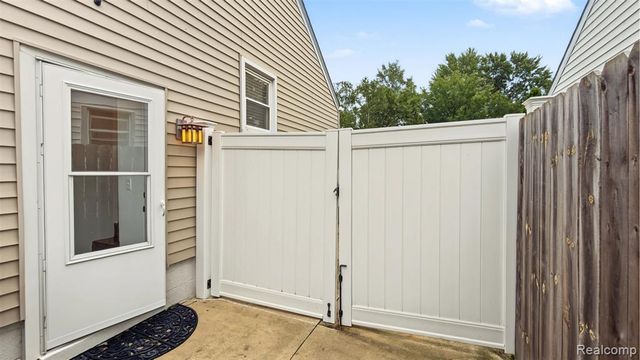 425 N Minerva Avenue, Royal Oak, MI 48067