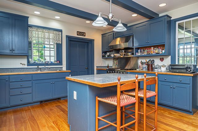 1502 King Hill Road, New London, NH 03257