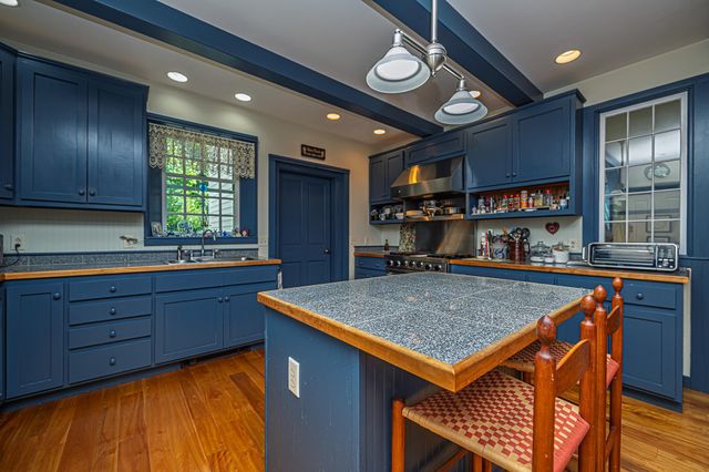 1502 King Hill Road, New London, NH 03257