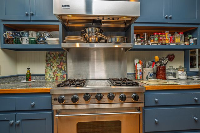 1502 King Hill Road, New London, NH 03257