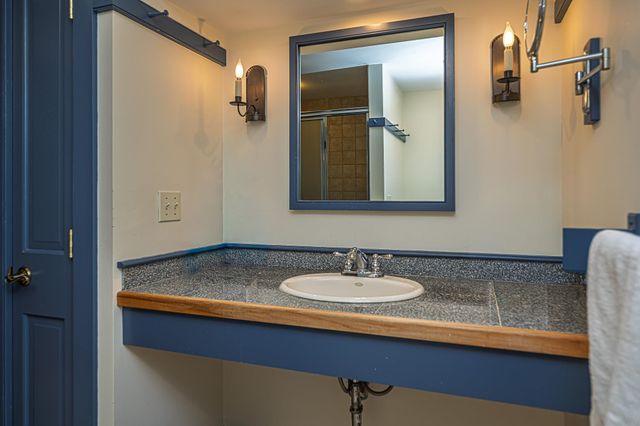 1502 King Hill Road, New London, NH 03257