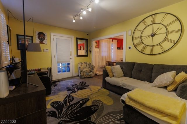 935 Thorn St, Rahway City, NJ 07065