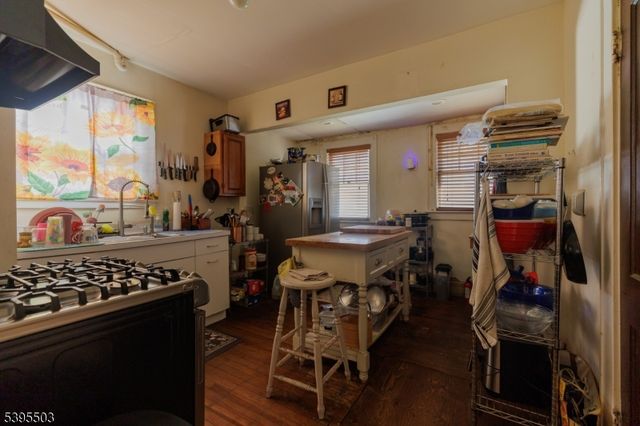 935 Thorn St, Rahway City, NJ 07065