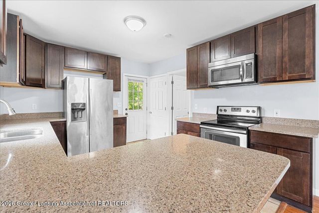 411 N Francis Avenue, Lansing, MI 48912