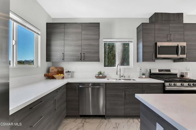 955 Brossard Drive, Thousand Oaks, CA 91360
