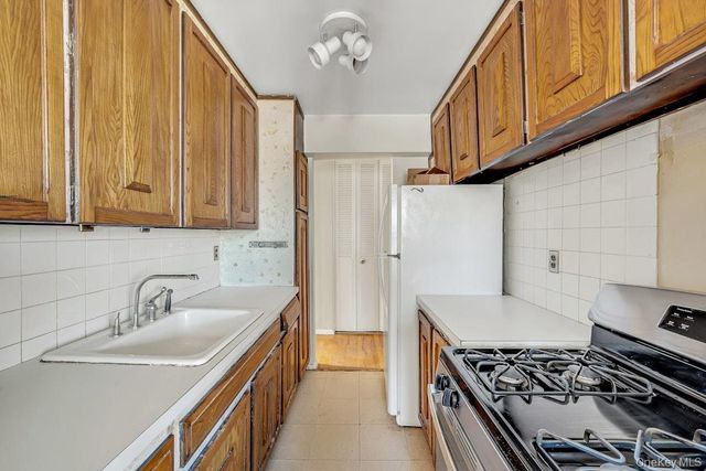 415 Gramatan Avenue 5D, Mount Vernon, NY 10552