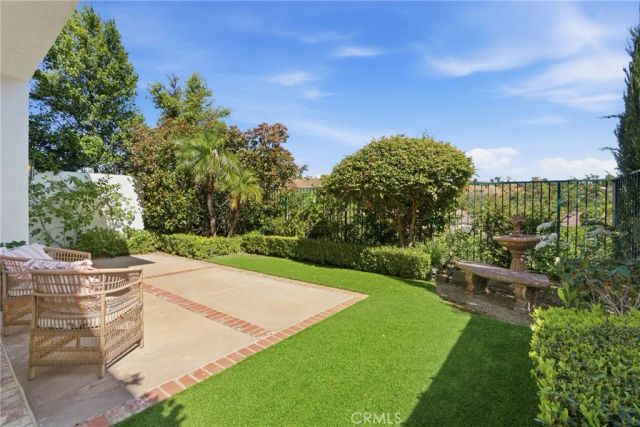 24813 Calle Cedro, Calabasas, CA 91302