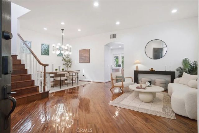 24813 Calle Cedro, Calabasas, CA 91302