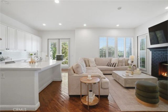 24813 Calle Cedro, Calabasas, CA 91302