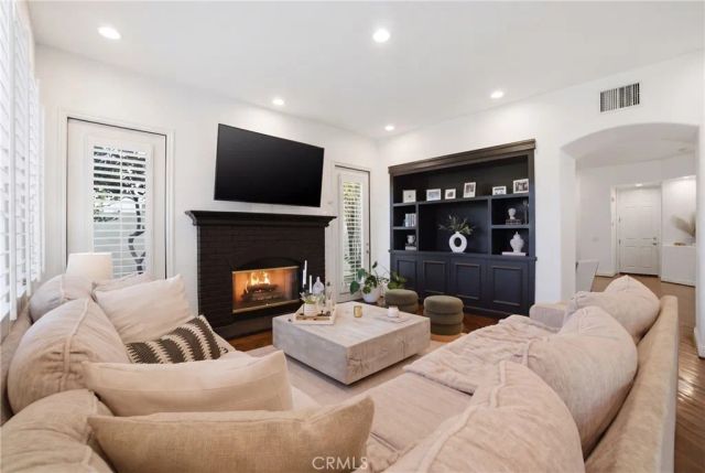 24813 Calle Cedro, Calabasas, CA 91302