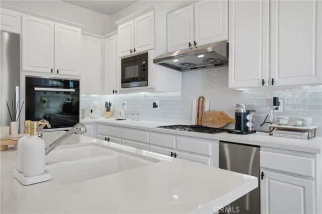 24813 Calle Cedro, Calabasas, CA 91302