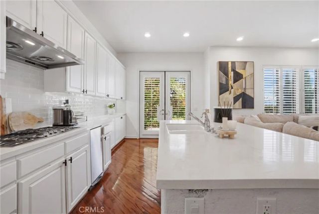 24813 Calle Cedro, Calabasas, CA 91302