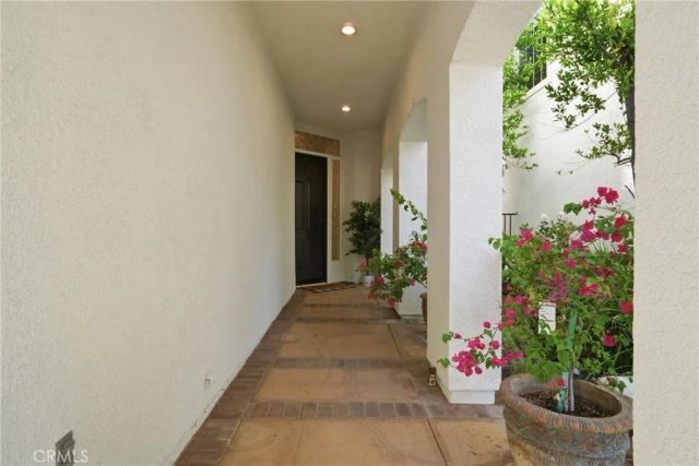 24813 Calle Cedro, Calabasas, CA 91302