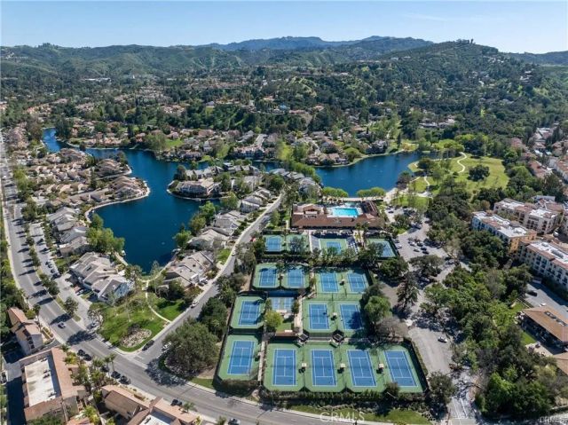 24813 Calle Cedro, Calabasas, CA 91302