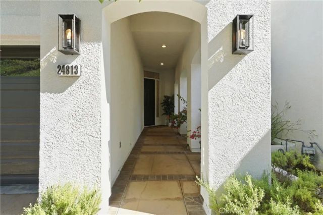 24813 Calle Cedro, Calabasas, CA 91302
