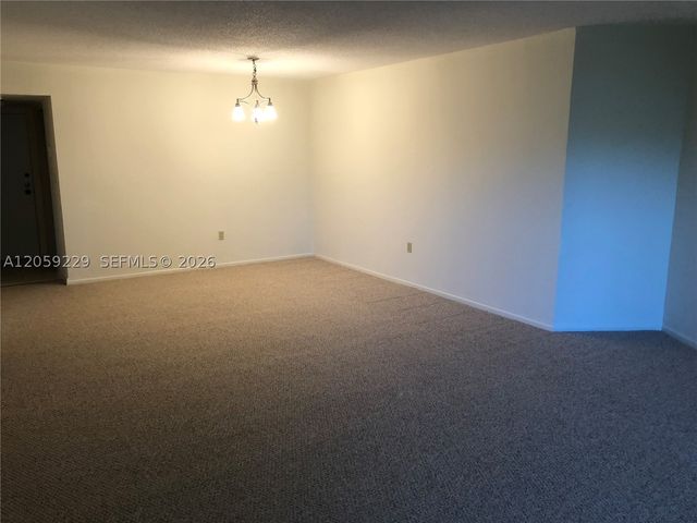 10852 N Kendall Dr 316, Miami, FL 33176