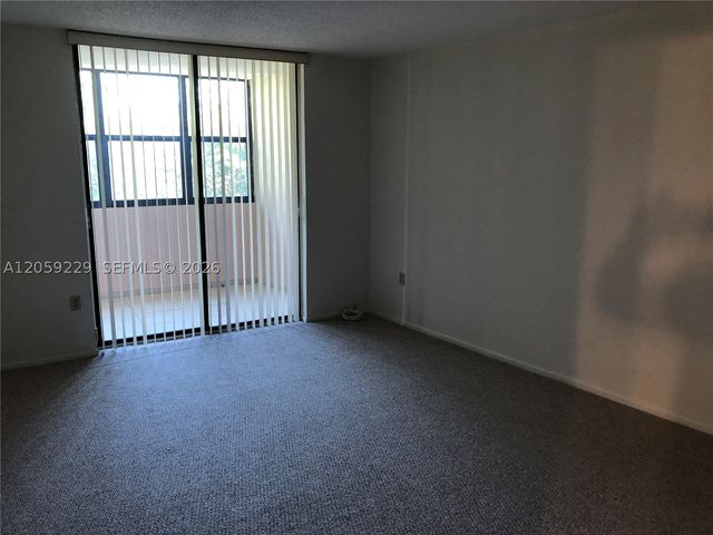 10852 N Kendall Dr 316, Miami, FL 33176
