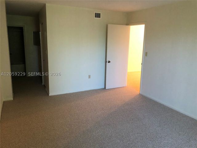 10852 N Kendall Dr 316, Miami, FL 33176