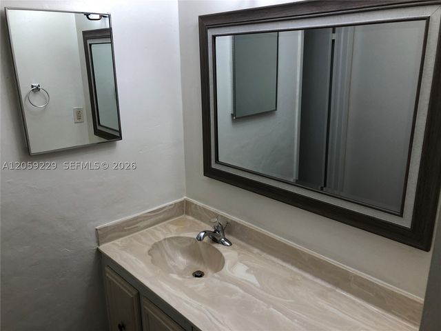 10852 N Kendall Dr 316, Miami, FL 33176