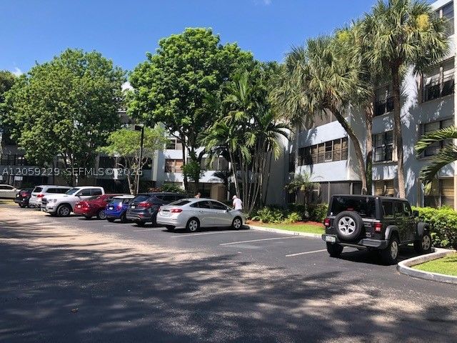 10852 N Kendall Dr 316, Miami, FL 33176