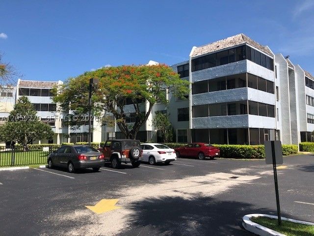 10852 N Kendall Dr 316, Miami, FL 33176