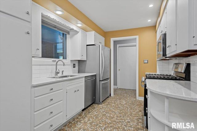 38 Lambert Lane, Springfield, IL 62704