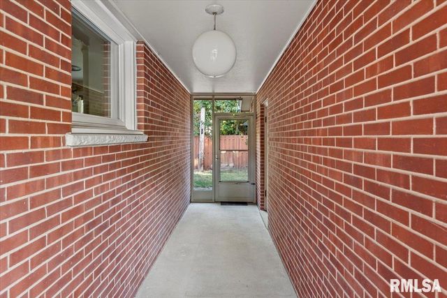 38 Lambert Lane, Springfield, IL 62704