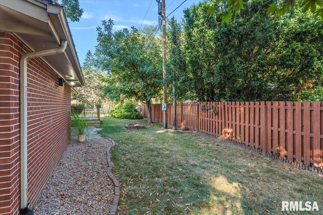 38 Lambert Lane, Springfield, IL 62704