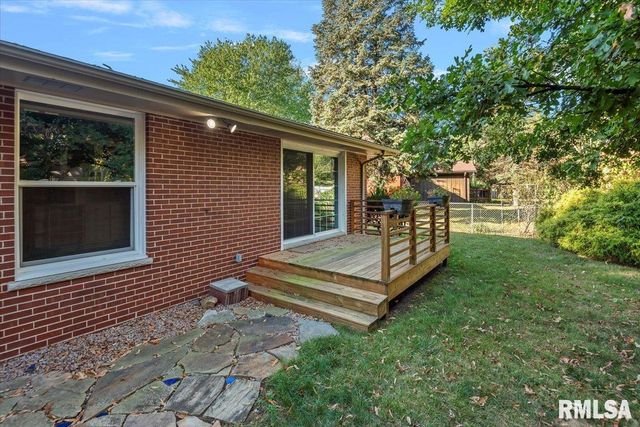 38 Lambert Lane, Springfield, IL 62704