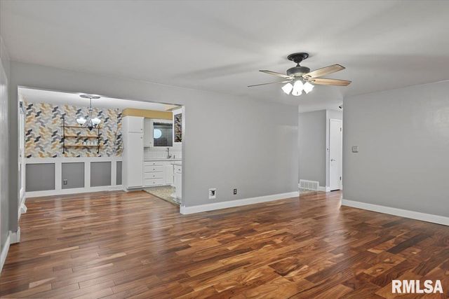 38 Lambert Lane, Springfield, IL 62704