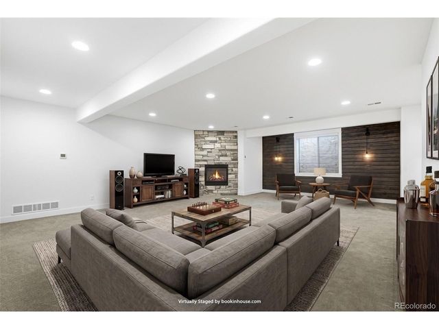 900 Berthoud Peak Dr, Berthoud, CO 80513