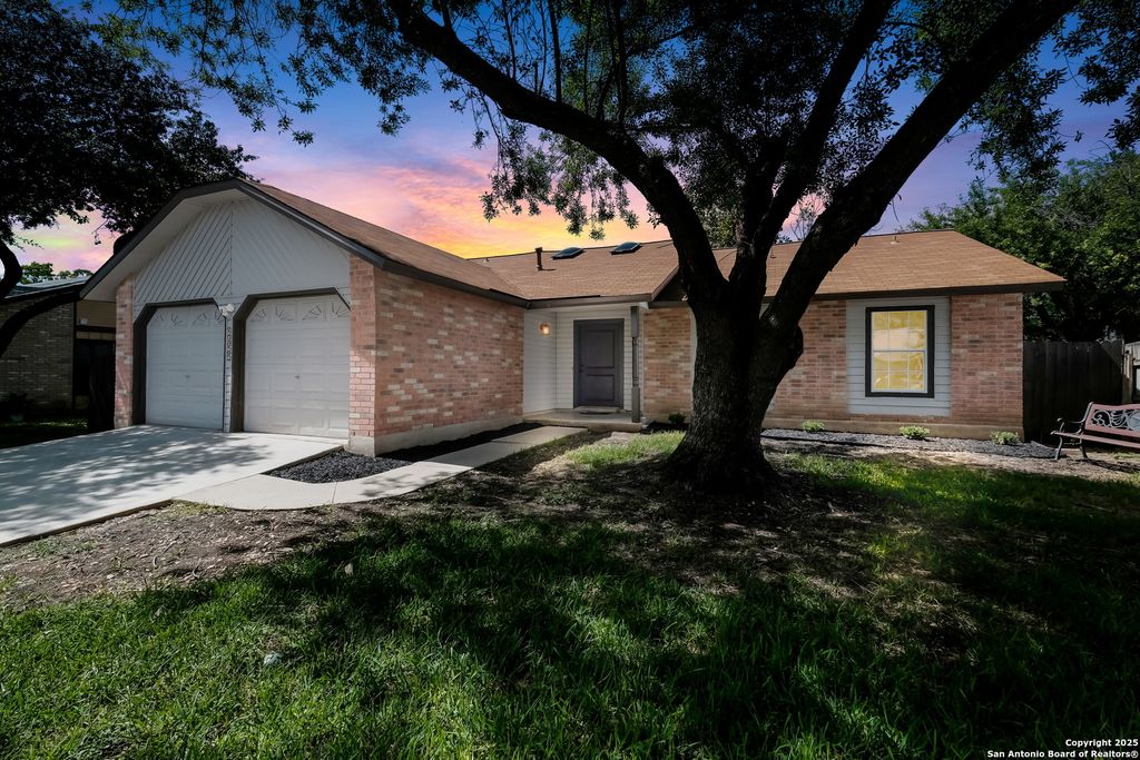 9455 Greens Pt, San Antonio, TX 78250