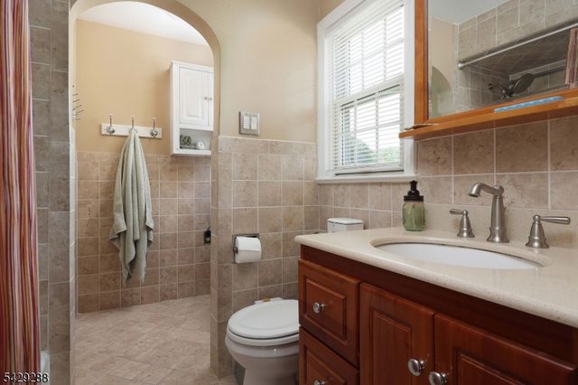 303 E Webster Ave, Roselle Park Boro, NJ 07204
