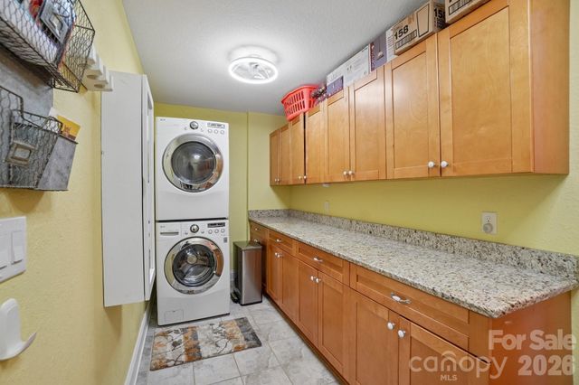 671 Trillium Lane, Mars Hill, NC 28754