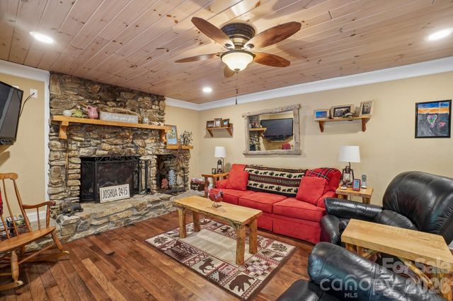 671 Trillium Lane, Mars Hill, NC 28754