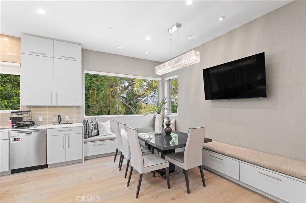 Image 17 of property listing at 15641 Meadowgate, Los Angeles, CA 91436