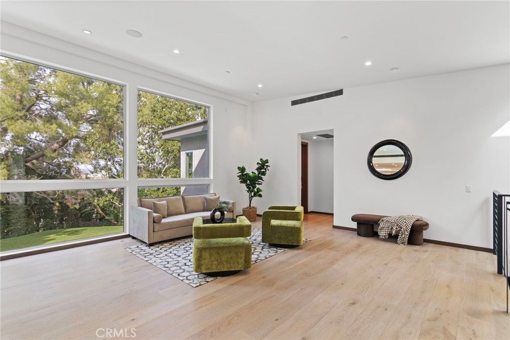 Image 21 of property listing at 15641 Meadowgate, Los Angeles, CA 91436