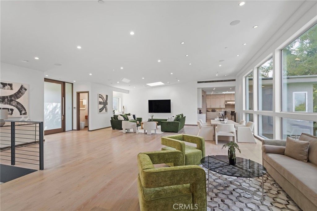 Image 22 of property listing at 15641 Meadowgate, Los Angeles, CA 91436