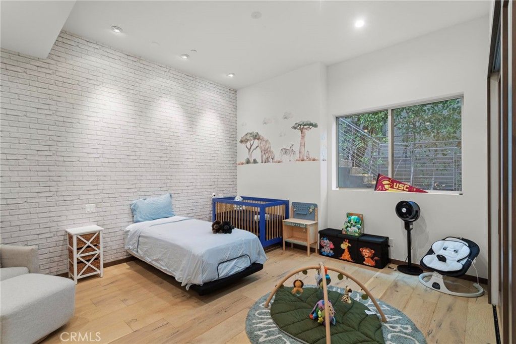 Image 23 of property listing at 15641 Meadowgate, Los Angeles, CA 91436