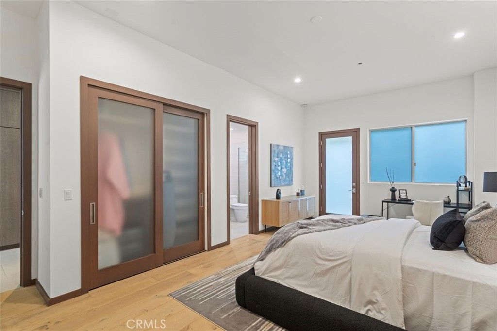 Image 25 of property listing at 15641 Meadowgate, Los Angeles, CA 91436