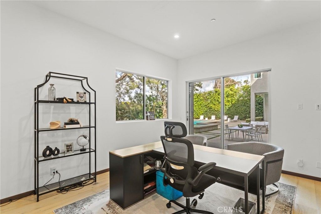 Image 28 of property listing at 15641 Meadowgate, Los Angeles, CA 91436