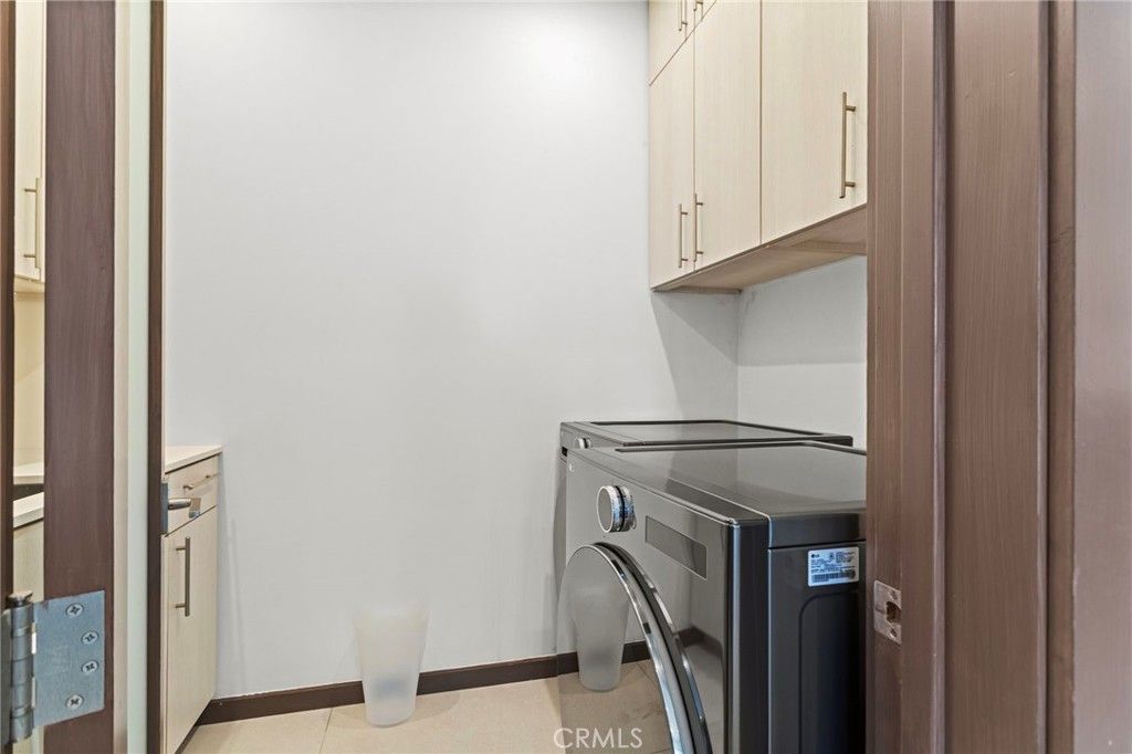 Image 29 of property listing at 15641 Meadowgate, Los Angeles, CA 91436