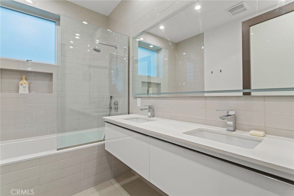 Image 30 of property listing at 15641 Meadowgate, Los Angeles, CA 91436