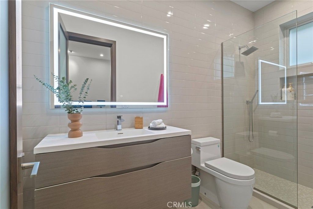 Image 31 of property listing at 15641 Meadowgate, Los Angeles, CA 91436