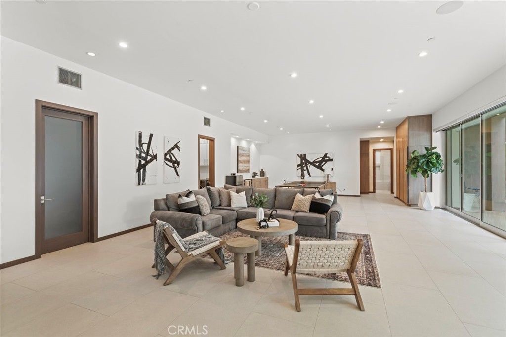 Image 38 of property listing at 15641 Meadowgate, Los Angeles, CA 91436